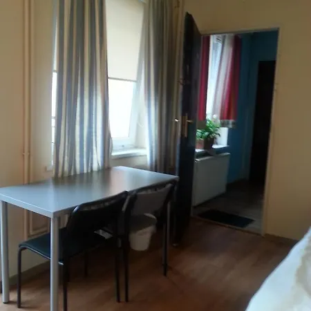Hostel Apart & Hostel Guest Room Brendan Krakow