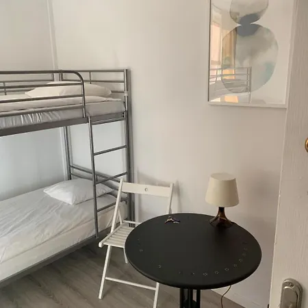 Apart & Hostel Guest Room Brendan Hostel Krakow